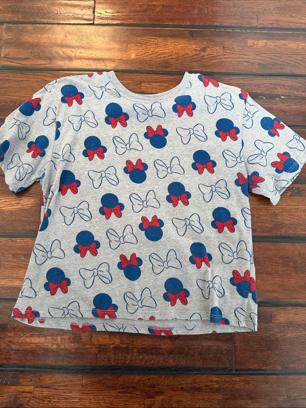 Short Sleeve Tee with Red Bow & Blue Silhouette Print